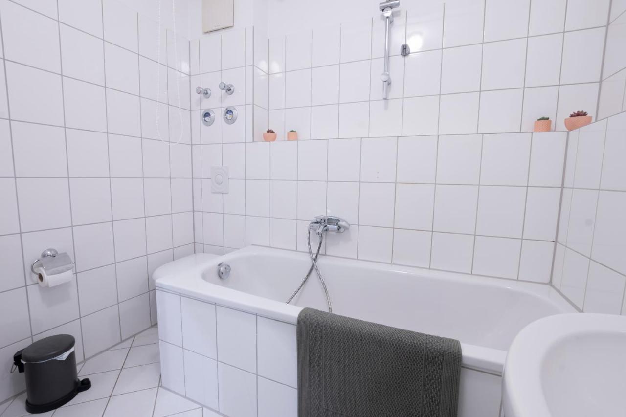 Zwickau Mittendrin, Tolles Balkon-Apartment Екстериор снимка